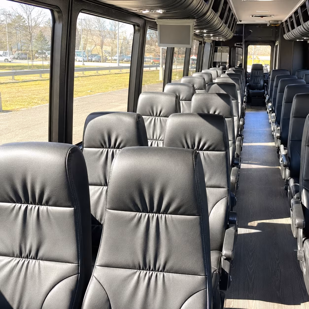 bus rentals for winery day trips from lafayette toward st francisville