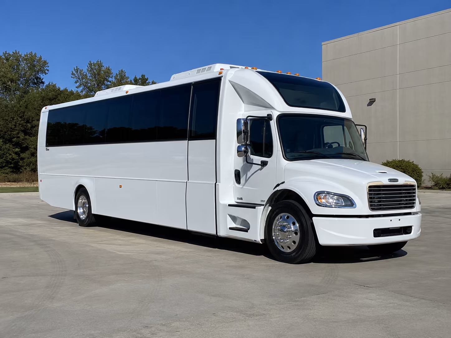 lafayette 28 passenger party bus